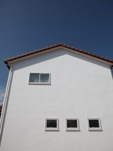 73